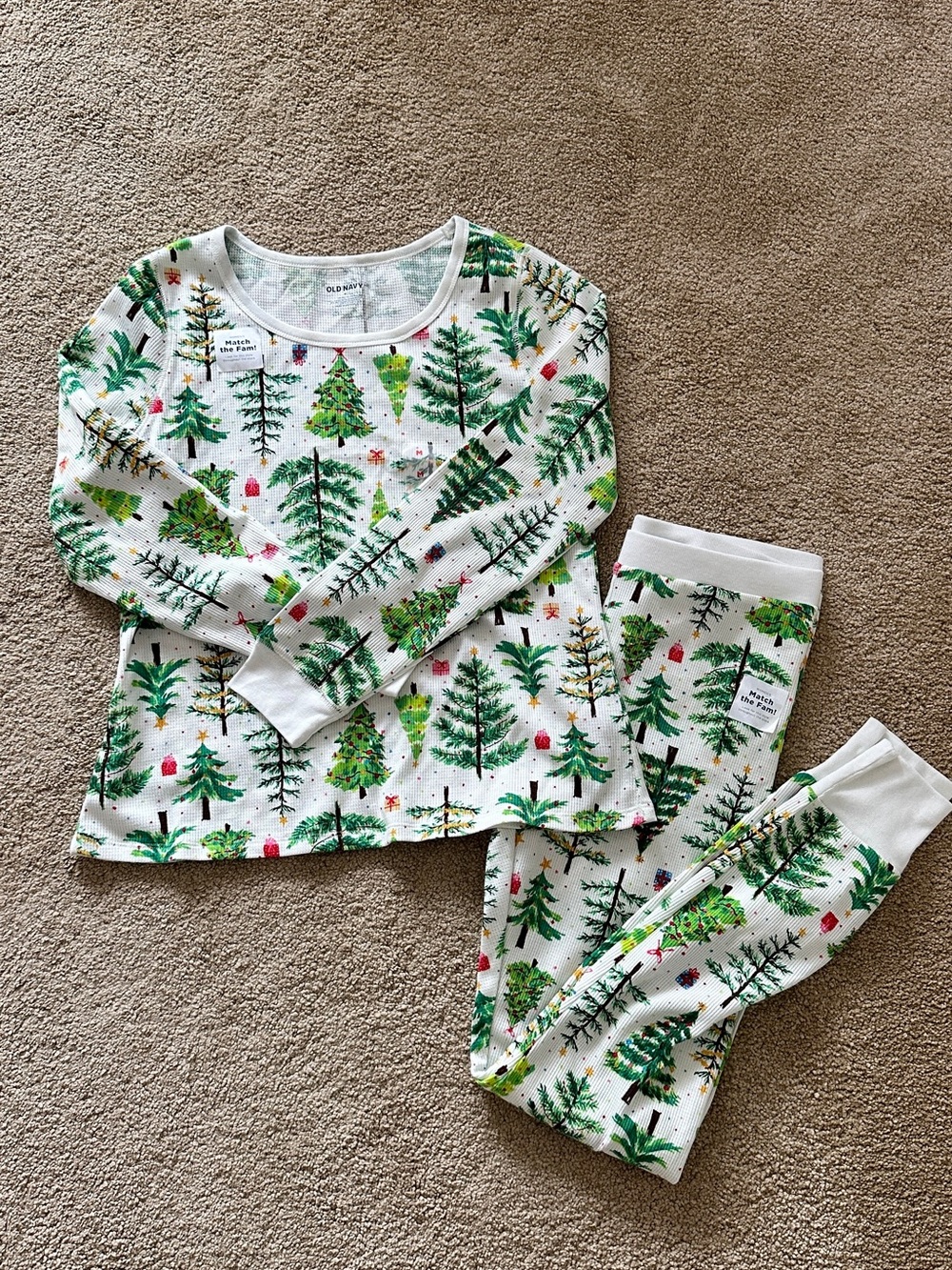 Old Navy White & Green Holiday Tree Kids Pajama Set Medium